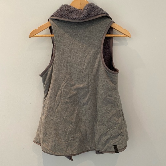 Reversible ivivva Sherpa vest size 12 - Picture 5 of 5